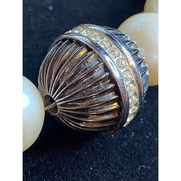 Givenchy 16" Vintage Imitation Pearl Necklace With Rhinestone Clasp - Picture 9 of 9